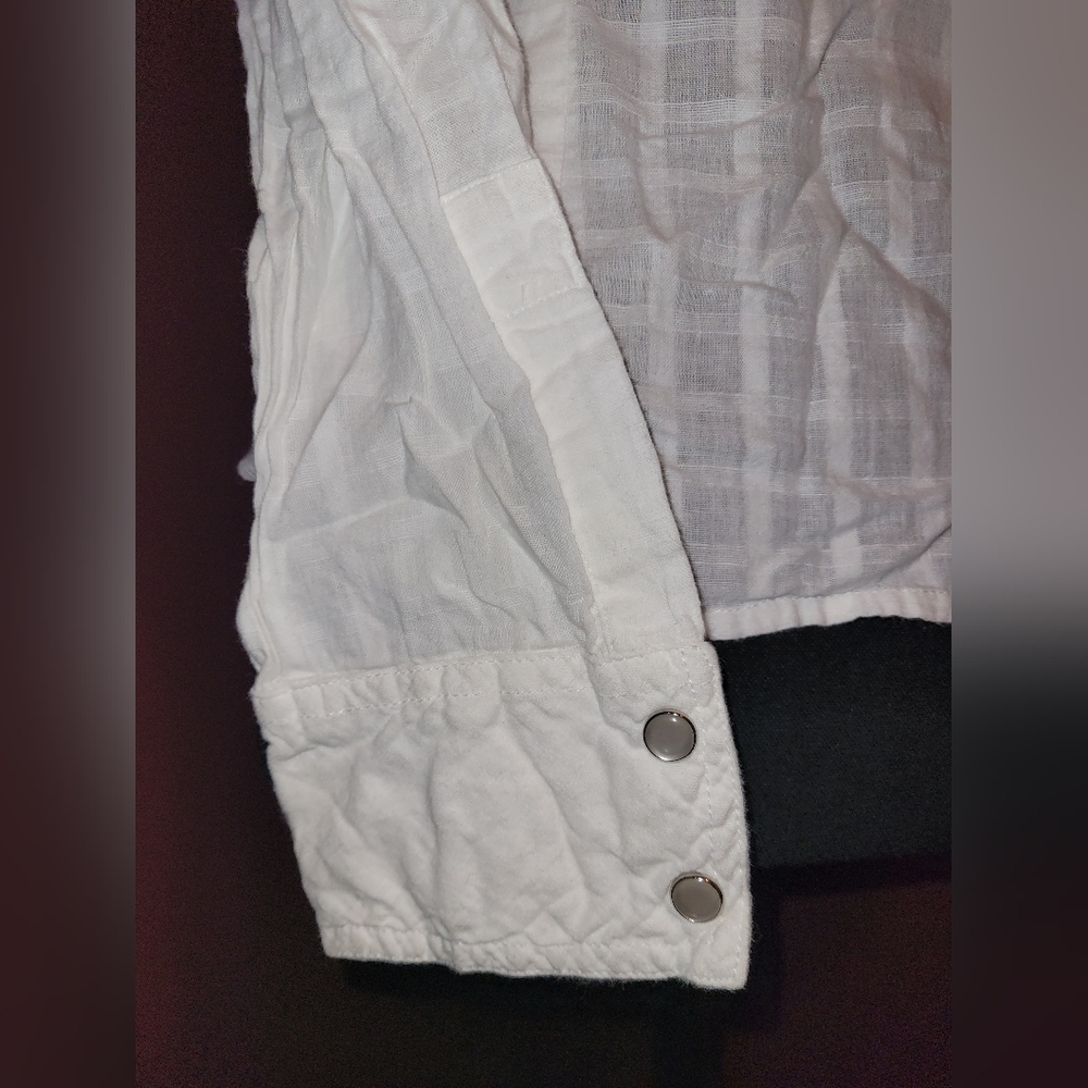 White Patterned Blouse with Snaps - Picture 7 of 16